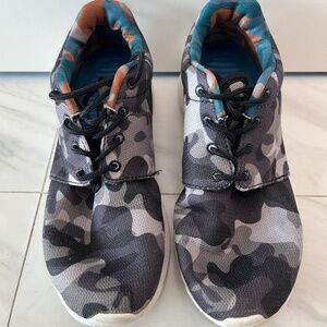 Nike Roshe One Camo Sneakers Multicolor – Size 7 Women